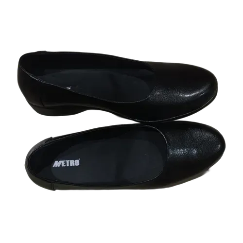 Metro Footwear Black Ladies Leather Shoes, Style 022